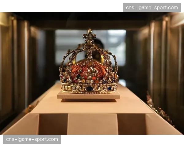 欧冠与卢浮宫联合推出中世纪足球主题文物展